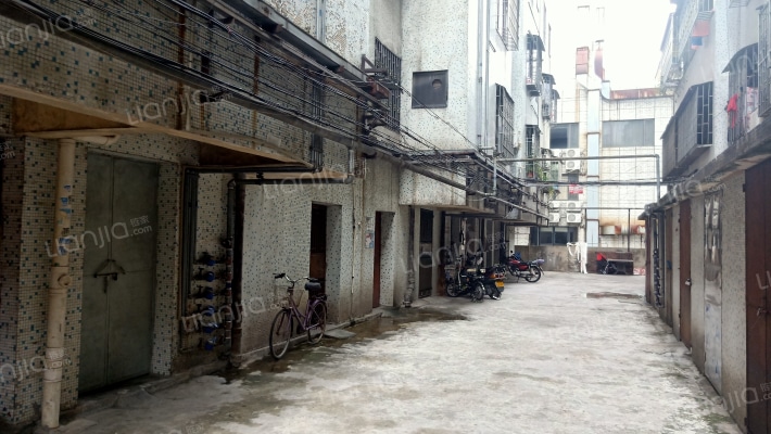 新业大厦外景图