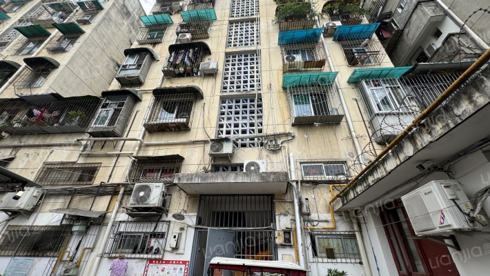 模范街77号外景图