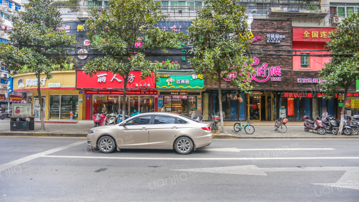 县前街住宅楼外景图