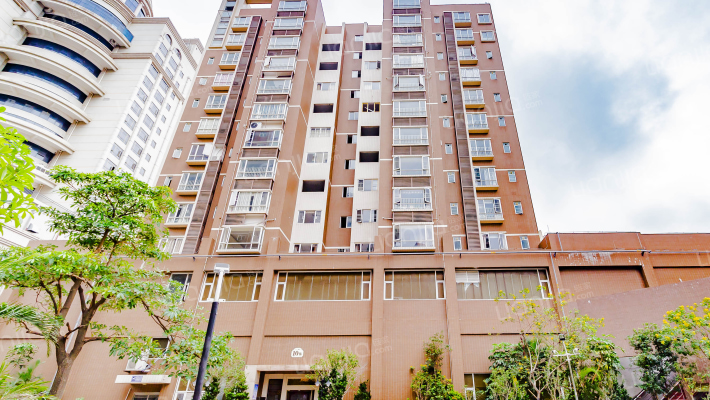 玉兰湖庭外景图