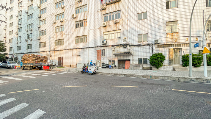 新景江大厦外景图