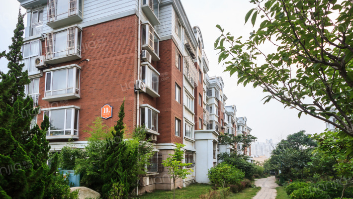 阳光山色外景图