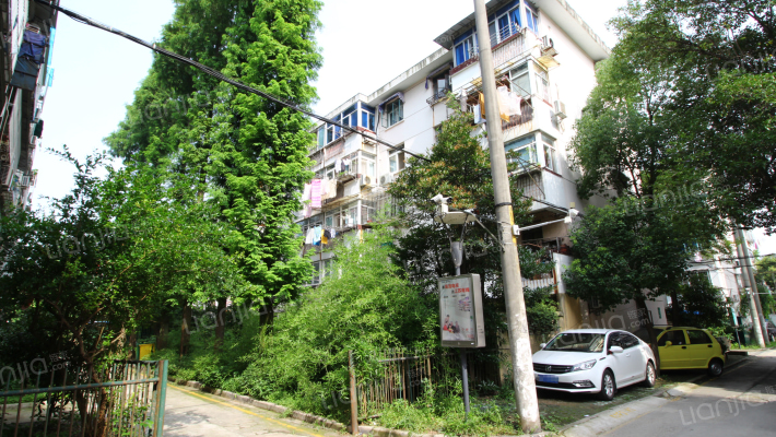 锁金三村外景图