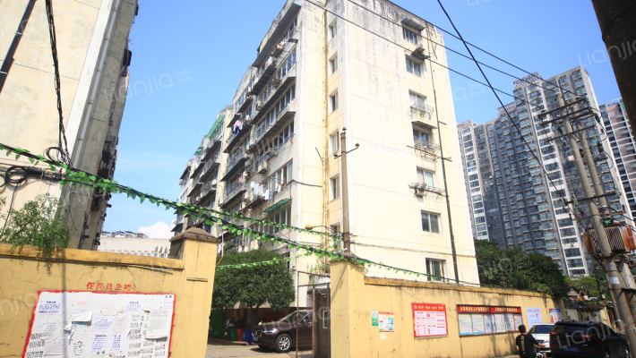 硝皮场街外景图