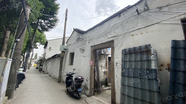 贵门街外景图