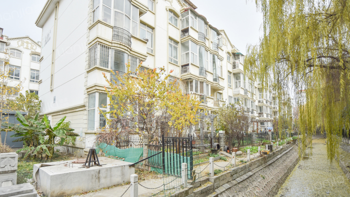 21世纪社区湖左岸外景图