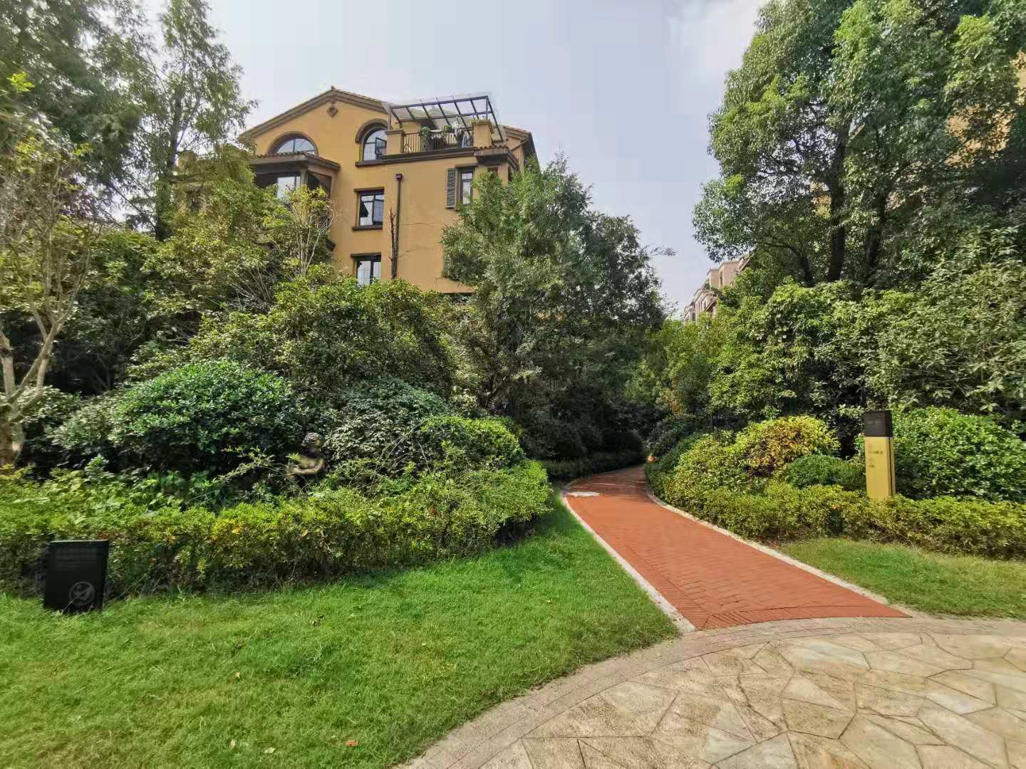 融科瑷骊山小区实景 4