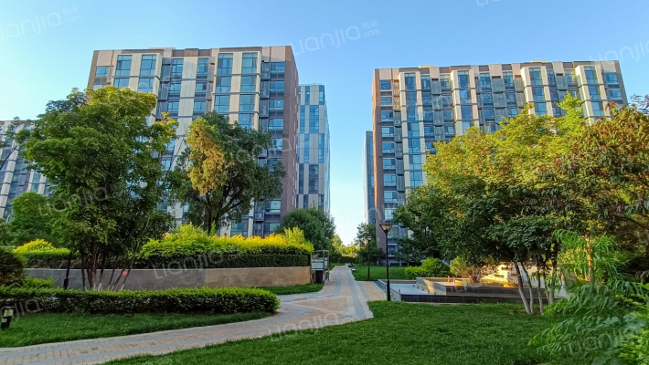 绿地中央广场外景图