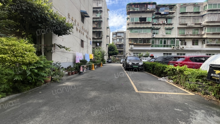 西藏地质花苑外景图