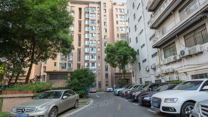 合生高尔夫公寓外景图