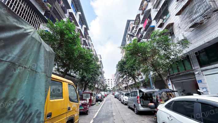 皮鞋城南一街15号附12号外景图