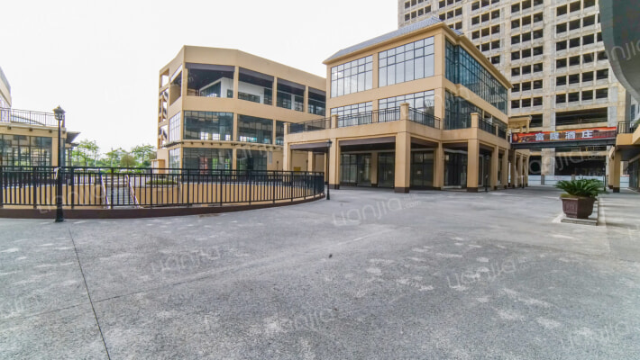 国贸中心广场外景图