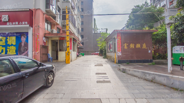 富赣灏庭外景图