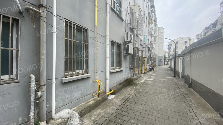 颜港北村三区外景图