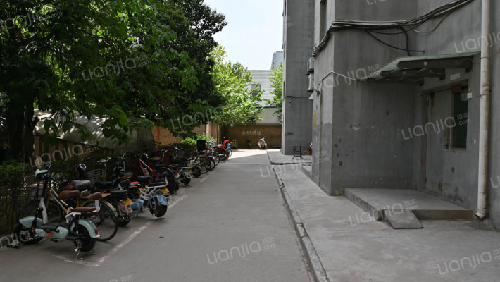 华天大厦外景图