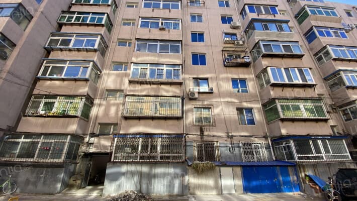 147中学家属楼外景图