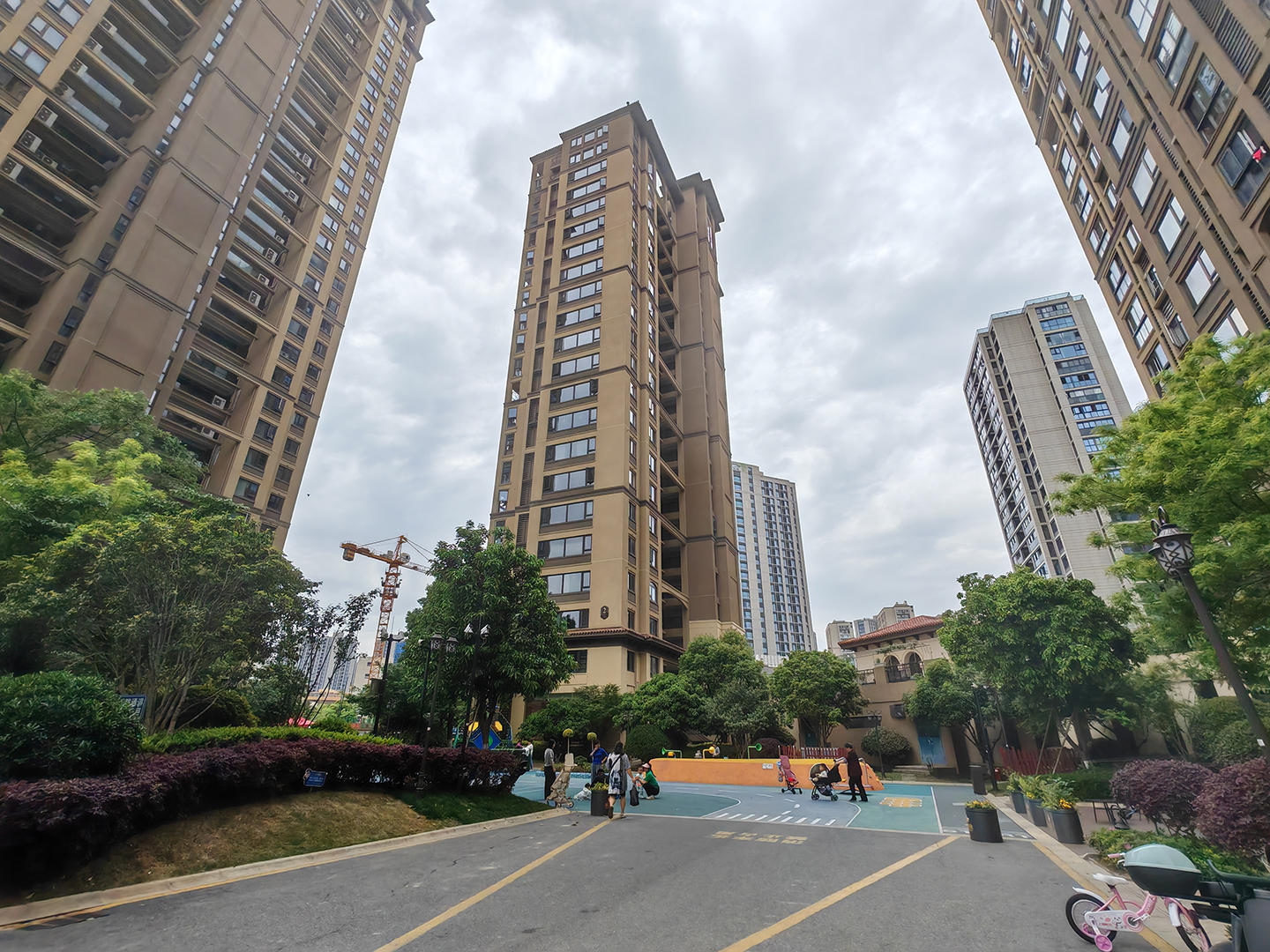 西湖国际城小区实景 3