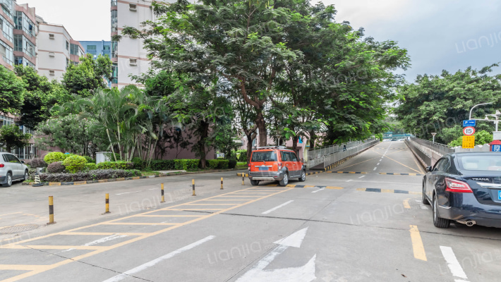 机场企岗山花园外景图