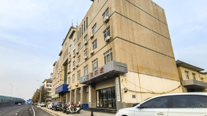 曼洒特商厦外景图