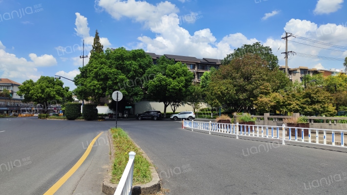 华励宿舍外景图