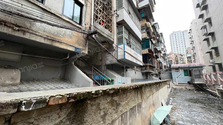 宝山南路240号外景图