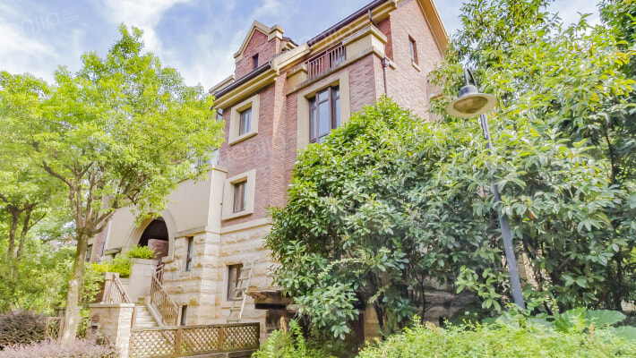 英伦水岸外景图