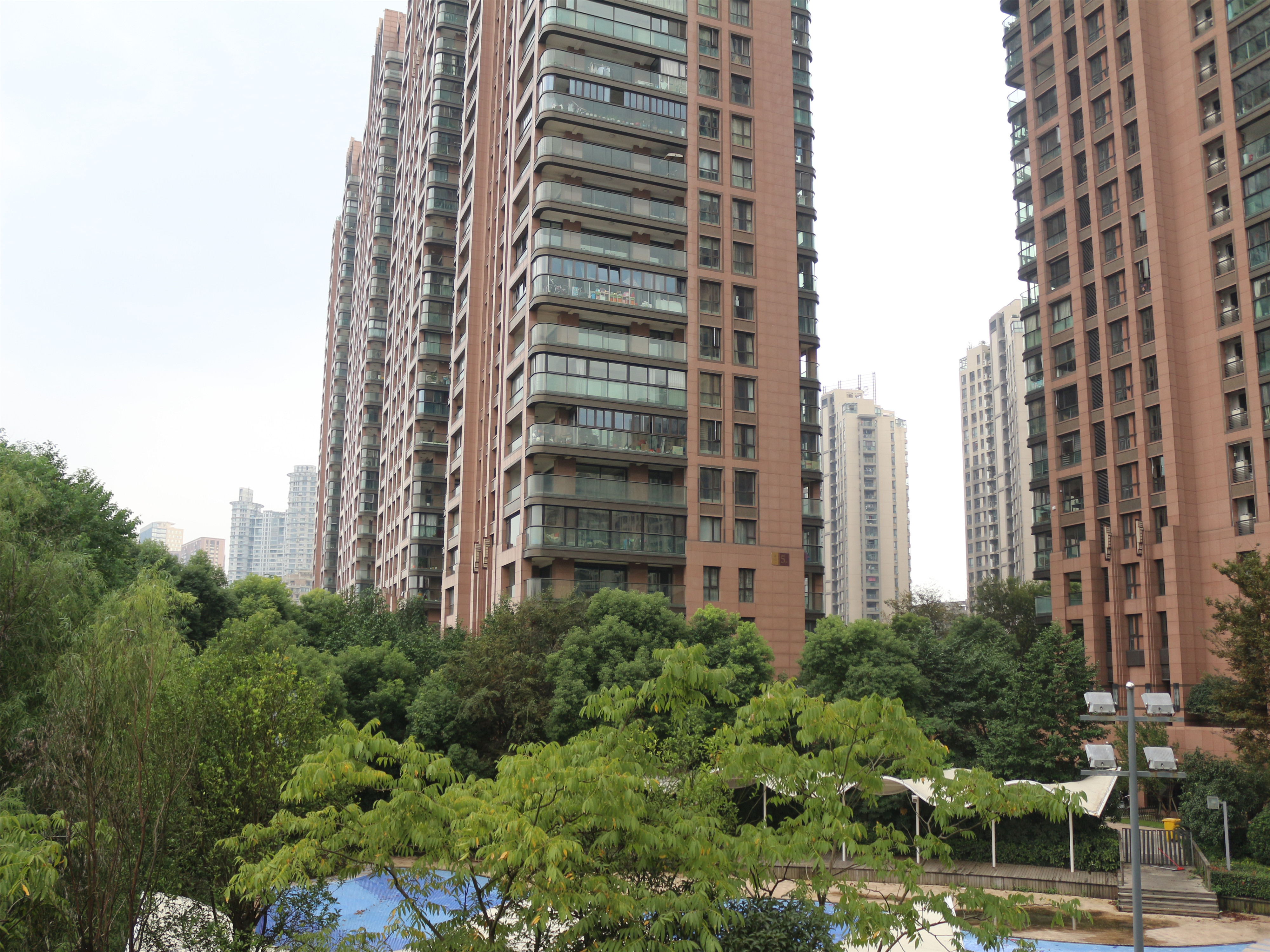 Rainbow Luxury compound photo 2