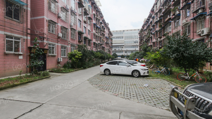 西藏卫生厅藏药研究所住宅外景图
