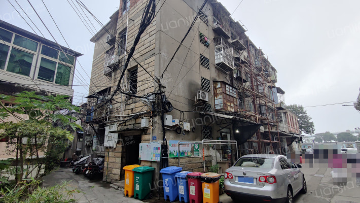 料船头街外景图