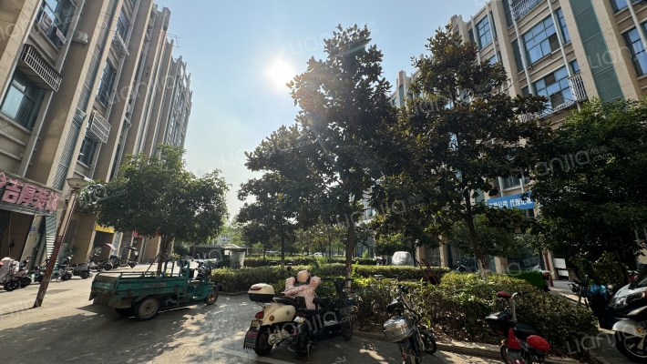 浏河汇金广场外景图