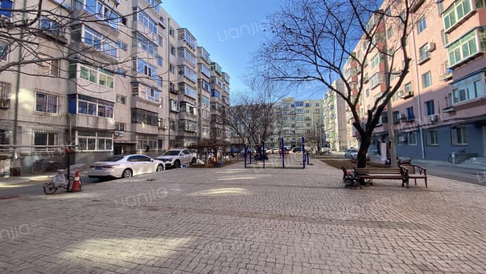 崇东三小区外景图