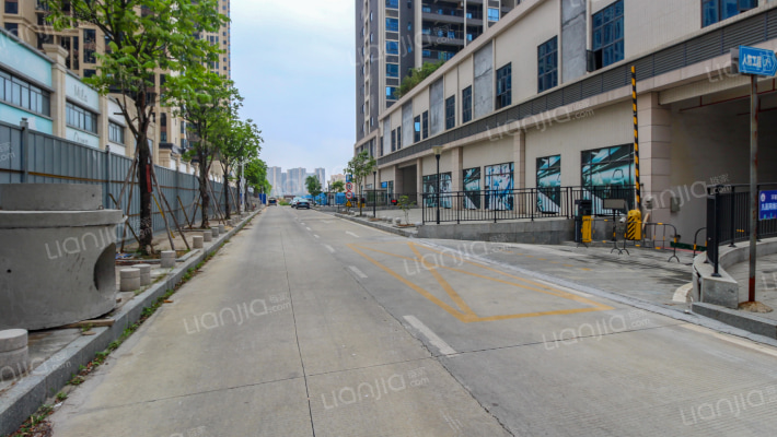 财富大厦外景图