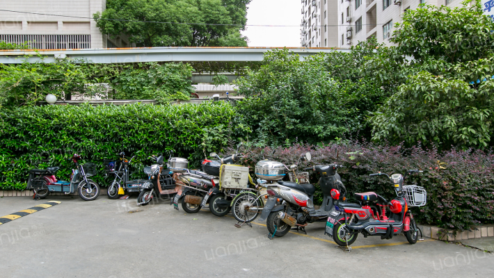 城申公寓外景图