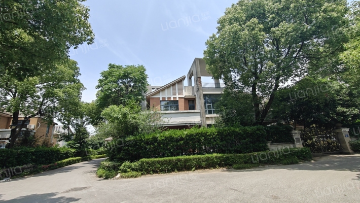 维纳恩湖外景图