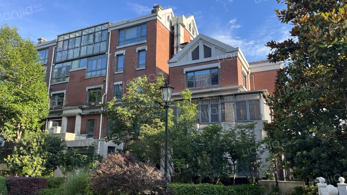 凤凰山庄外景图