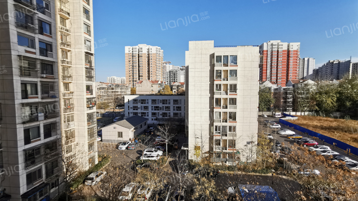 青塔南里外景图