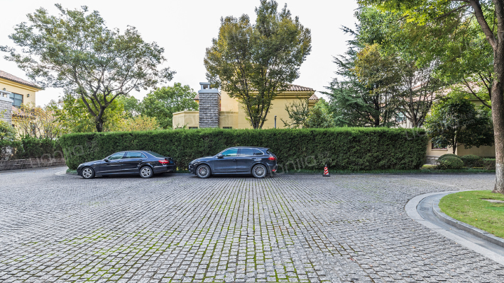 银涛高尔夫别墅外景图