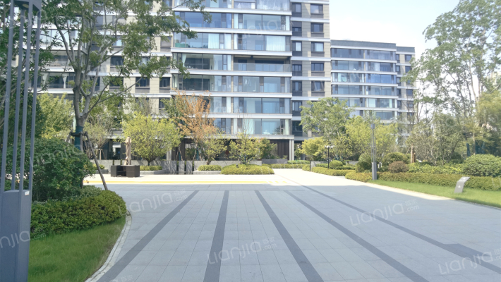 山河万物外景图