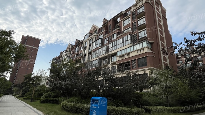 和昌林与城外景图