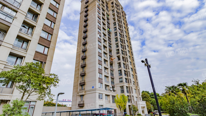 聆湖尚郡外景图