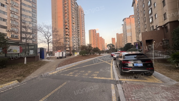 东方花园一区外景图