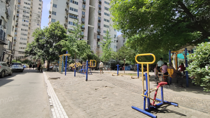 建华街小区外景图