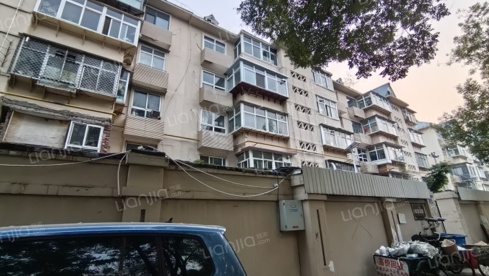 市庄路242号院外景图