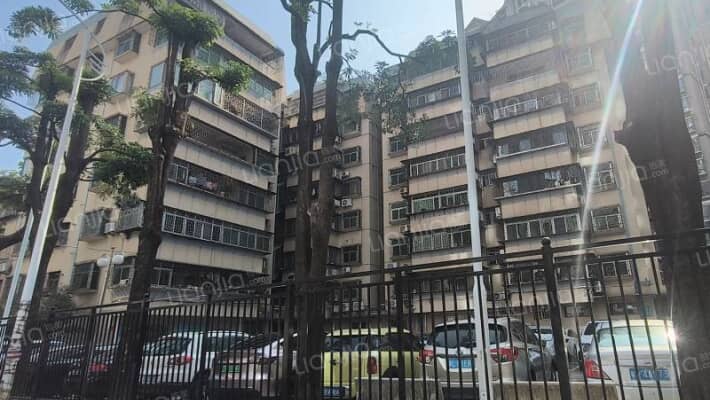 国税局公寓楼外景图