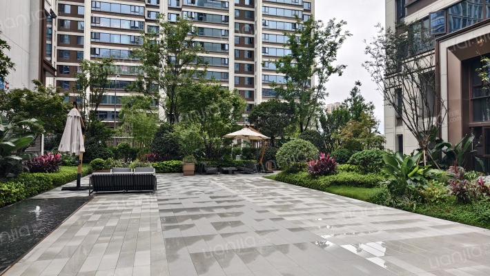 龙湖光年外景图