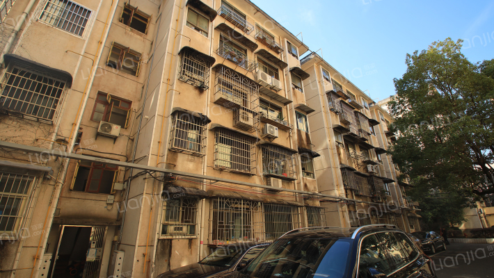 工商时报宿舍外景图