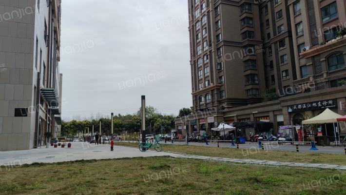 置信逸都城外景图