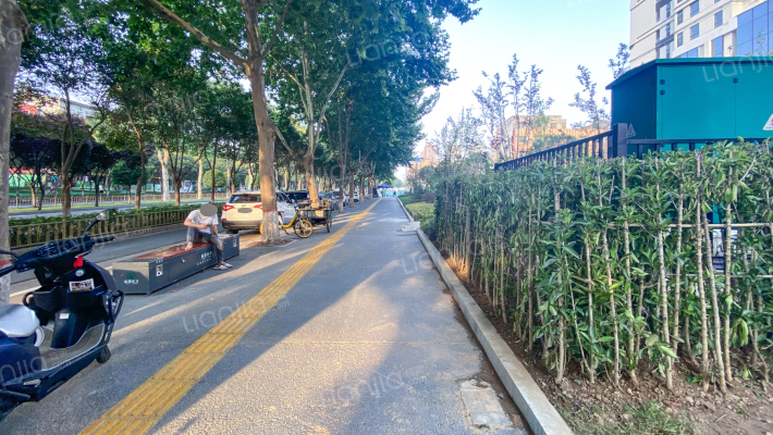 感恩时代广场外景图