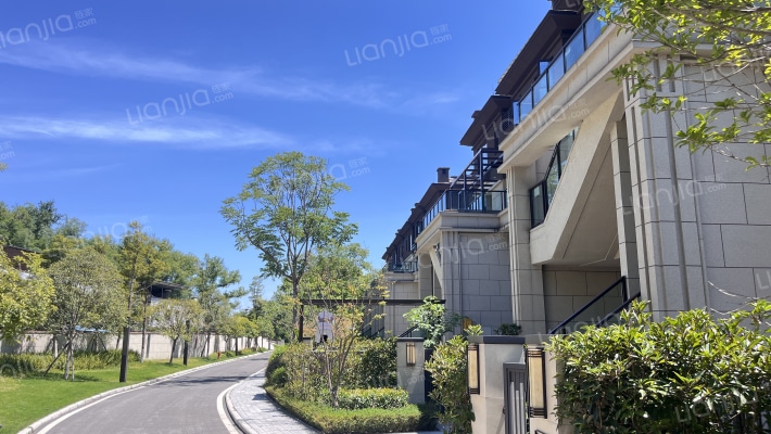 海兰云天湖山壹号外景图