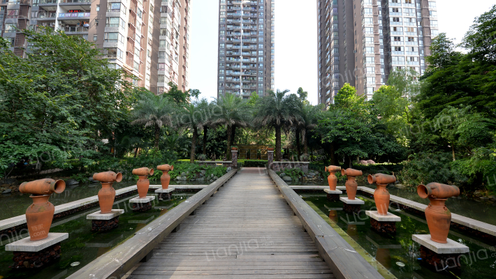 和泓南山道外景图